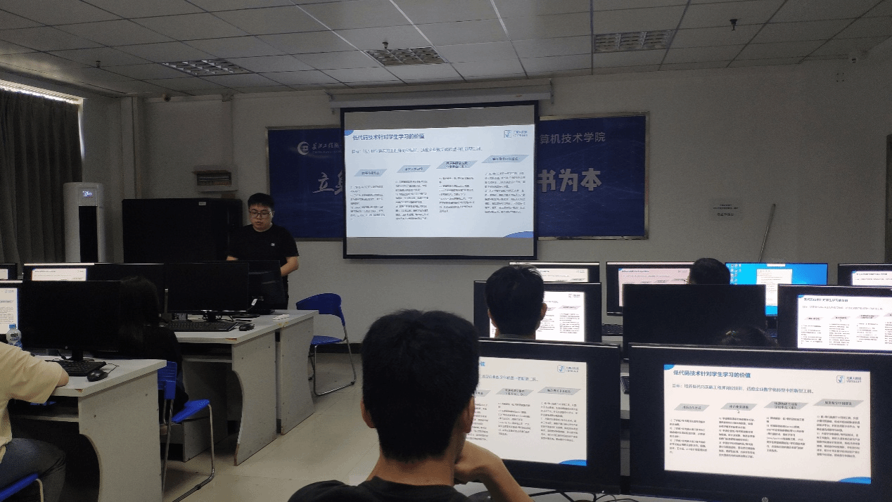 2024年職業教育活動周 計算機技術學院師生展風采，技術咨詢與技術服務雙管齊下